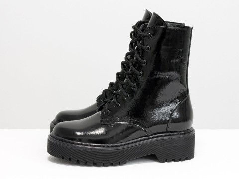 Женские  ботинки из натуральной лаковой кожи на тракторной подошве в стиле Dr. Martens, Б-2069-05