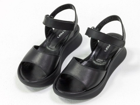 Черные босоножки из натуральной кожи на низком ходу