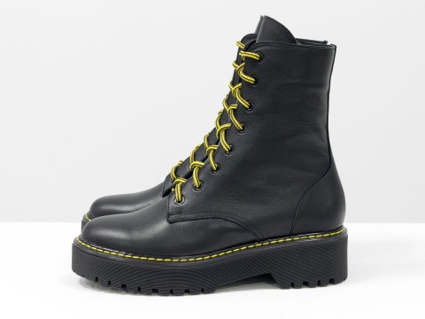 Женские  ботинки из натуральной  черной кожи на тракторной подошве в стиле Dr. Martens, Б-2069-04