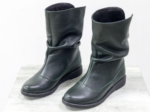 Женские полусапожки на низком ходу из натуральной кожи зерно зеленого цвета