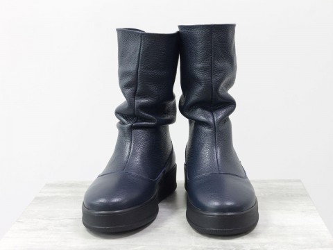 Женские заниженные сапожки из натуральной кожи флотар синего цвета